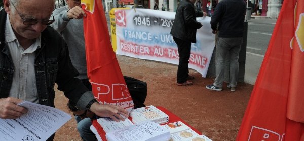 9 Mai 2015, veilleur de pierre (Lyon Bellecour). table du <span class="caps">PRCF</span>